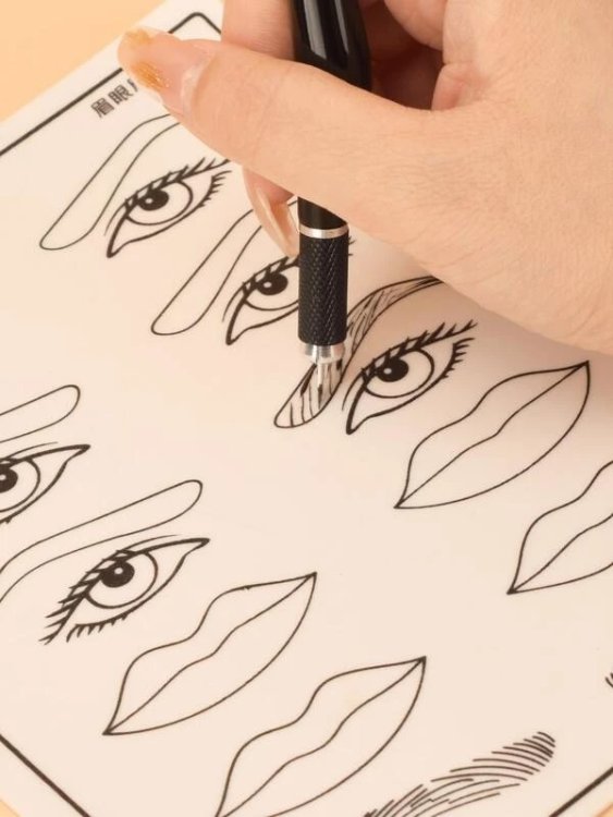 Silikon zum Üben von Augenbrauen- und Lippentätowierungen